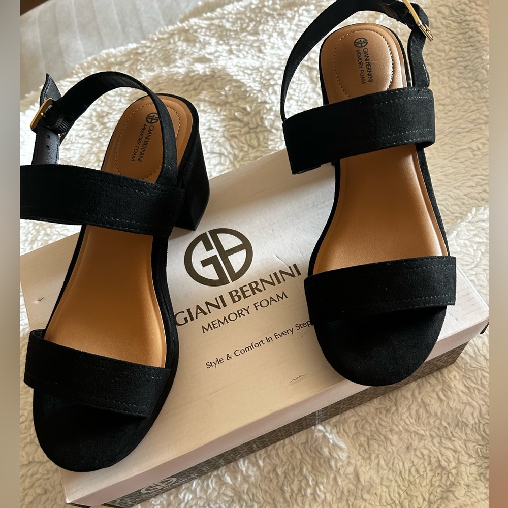 NWT Giani Bernini Astridd Memory Foam Double Band Block Heel Suede Sandals